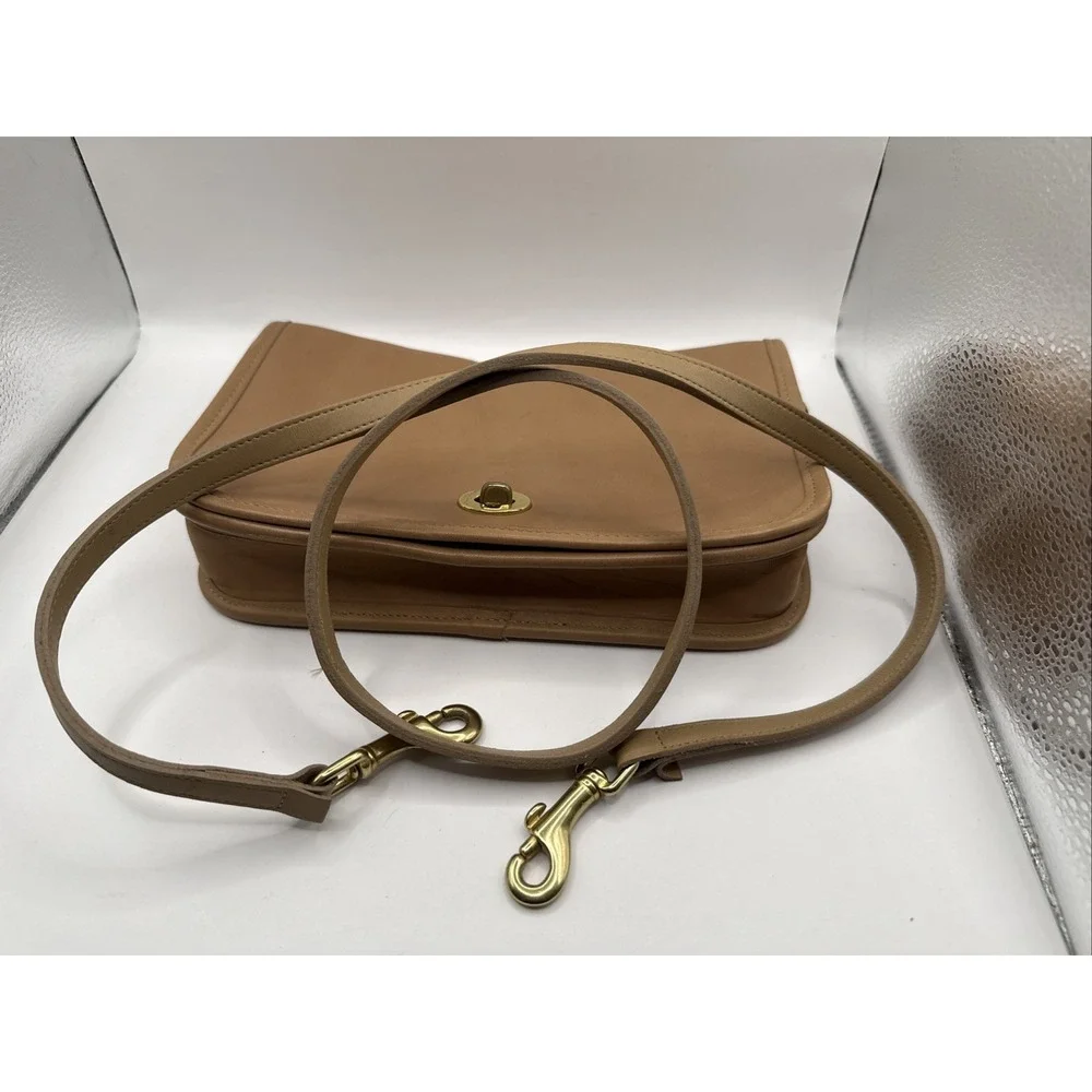 Coach VTG 80s City Bag Leather Crossbody Turn Lock USA W/ Replacement Strap